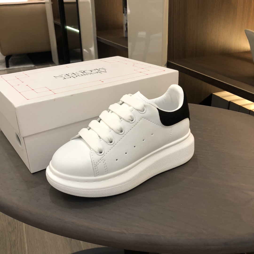 Children's shoes child